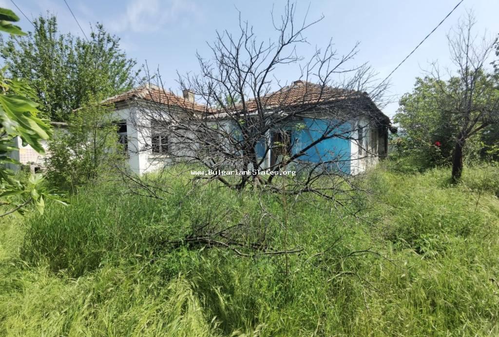 Sale of an old house with a large yard in the village of Orizare, only 8 km from the resort Sunny Beach and the sea, Bulgaria.