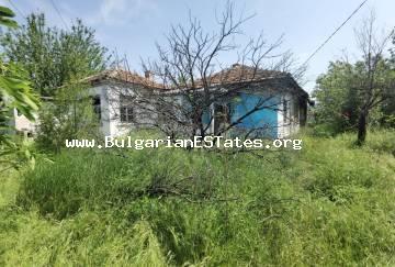 Sale of an old house with a large yard in the village of Orizare, only 8 km from the resort Sunny Beach and the sea, Bulgaria.