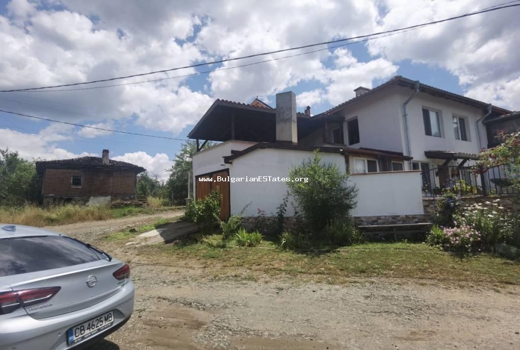 Масивна ремонтирана двуетажна къща за продажба на 25 км от град Бургас и морето, само 7 км от град Средец, България!!!