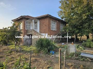 For sale is a two-storey house with magnificent views of the Strandzha Mountains, the village of Brodilovo, only 12 km from the town of Tsarevo and the sea, Bulgaria!