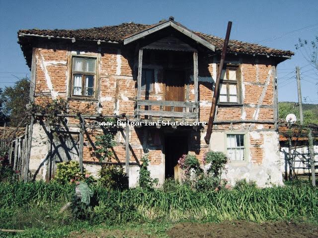 Продажба на къща с голям двор и прекрасна гледка към Странджа планина, село Бродилово, само на 12 км от гр Царево и морето.