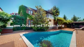 Купете голяма и модерна къща с басейн  в Кошарица, само на 5 км от курорта Слънчев Бряг и морето, България!!!