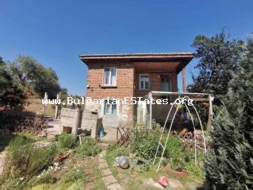 Частично ремонтирана къща за продажба в село Момина Църква, само на 55 км от град Бургас и морето, 25 км от град Средец, България!