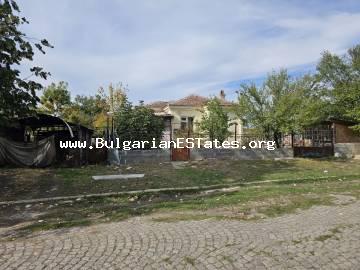Properties for sale in Bulgaria! We offer for sale of a habitable house with a large yard in the village of Rusokastro, only 25 km from the city of Burgas and the sea! HOUSE IN BULGARIA!