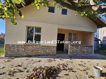 For sale is a partially renovated house in the village of Veselie, only 15 km from the town of Sozopol the sea and some of the most beautiful beaches in Bulgaria! Buy a property in Bulgaria!