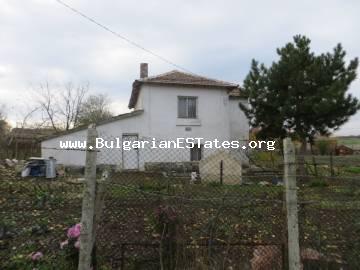 Купете изгодно къща в село Трояново, на 30 км от град Бургас и морето.