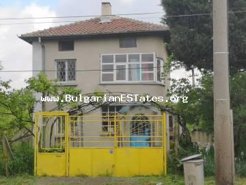 Ремонтирана къща за продажба в град Българово, само на 20 км от морето и град Бургас.