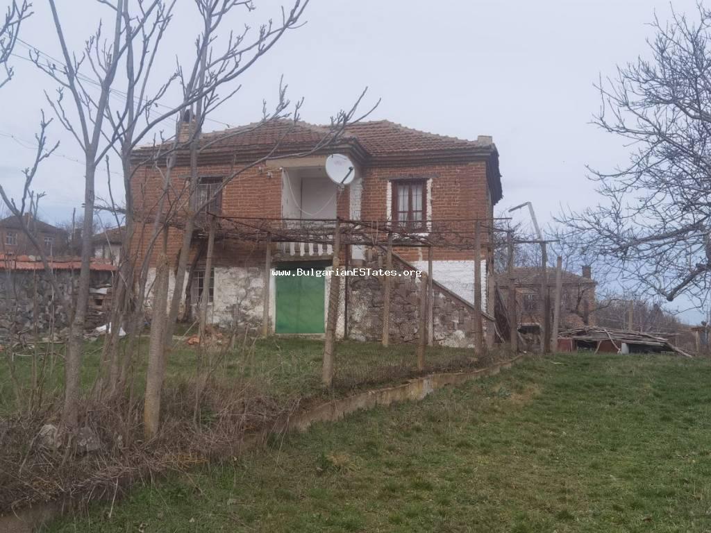 Къща за продажба в село Момина Църква, само на 55 км от Бургас и морето, България.