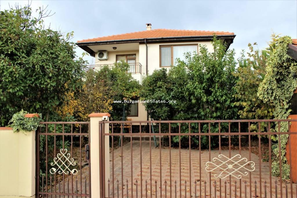 Купете нова и напълно обзаведена къща на два етажа в квартал Каменар (гр. Поморие), на 6 км от морето, България!