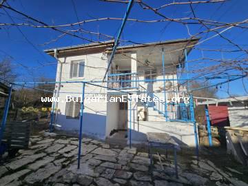 Предлагаме за продажба ремонтирана двуетажна къща в село Зорница, само на 46 км от град Бургас и морето!!! Ремонтирана къща на 46 км от морето, България!