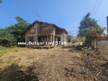 ТОП ОФЕРТА!!! Евтина къща с частичен ремонт за продажба в село Крумово, само на 25 км от град Ямбол и 128 км от град Бургас и морето!!! Имоти за продажба в България!!!