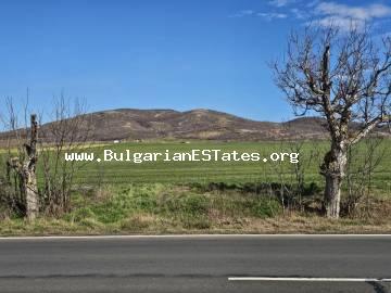 Agricultural land for sale in the land area of the village of Sadievo, Bulgaria – only 5 km from the town of Aytos and 25 km from the city of Burgas and the Black Sea. Three plots with a total area of 28 decares are offered.